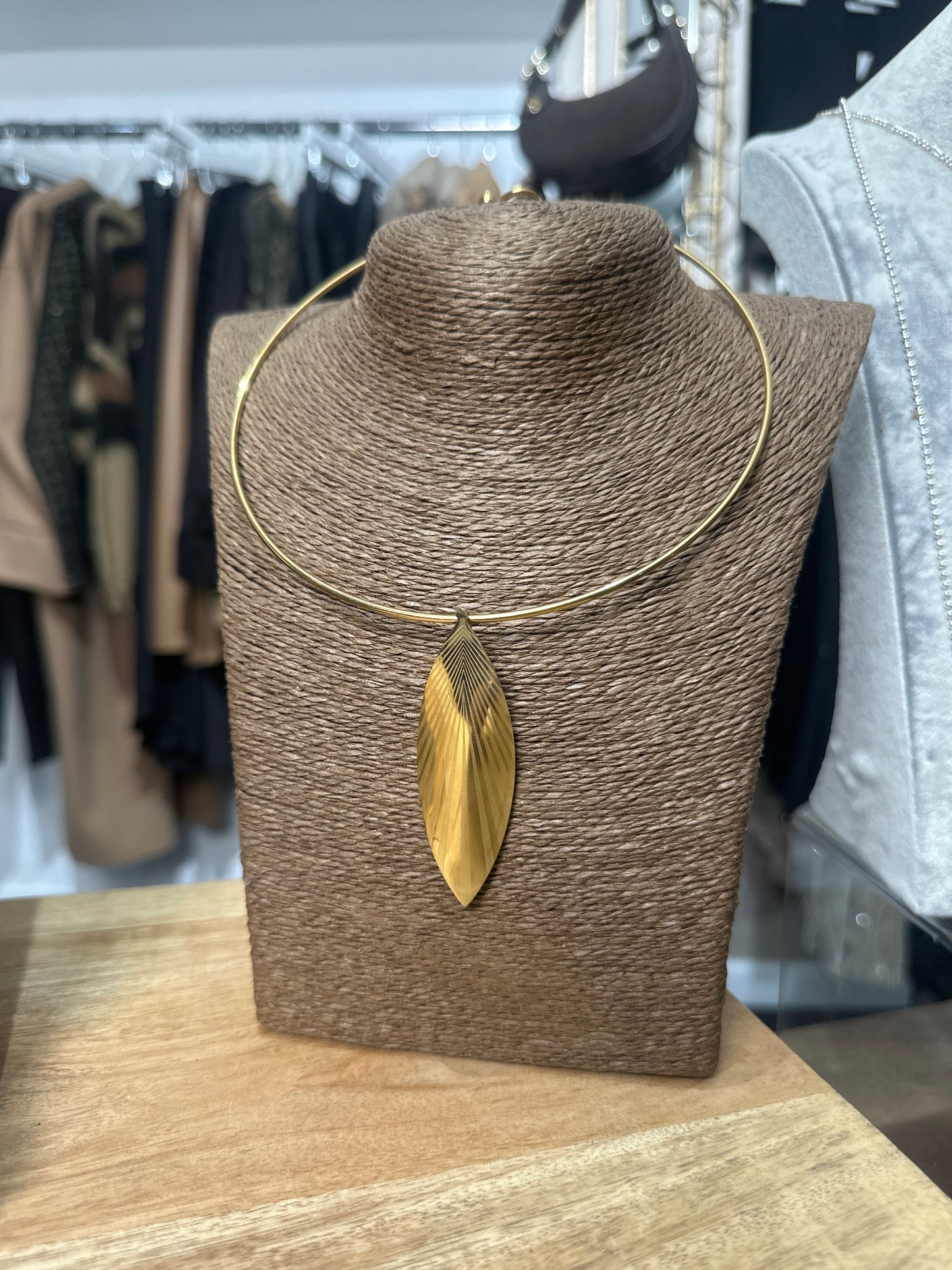 LEAF NECKLACE