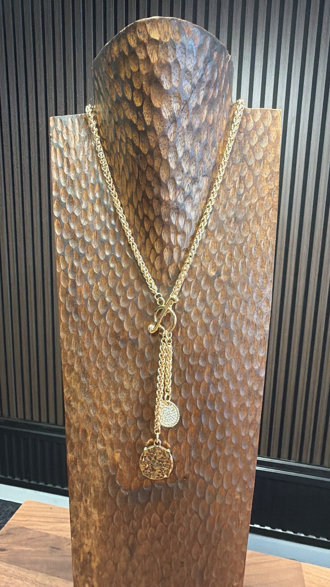 647 NECKLACE