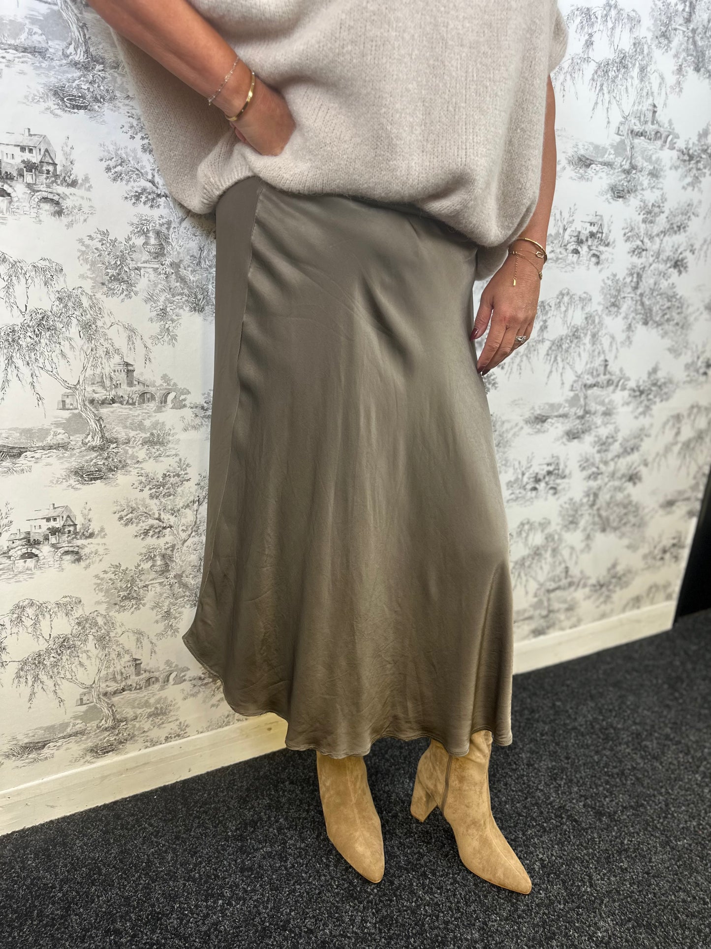 SATIN SKIRT