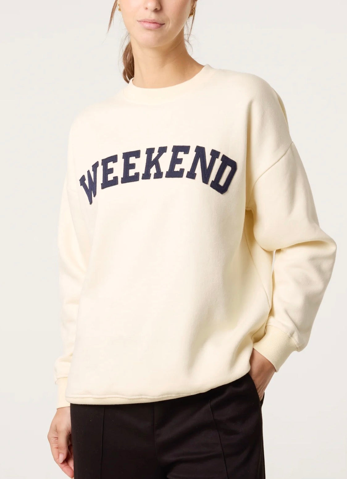 WEEKEND SWEATSHIRT