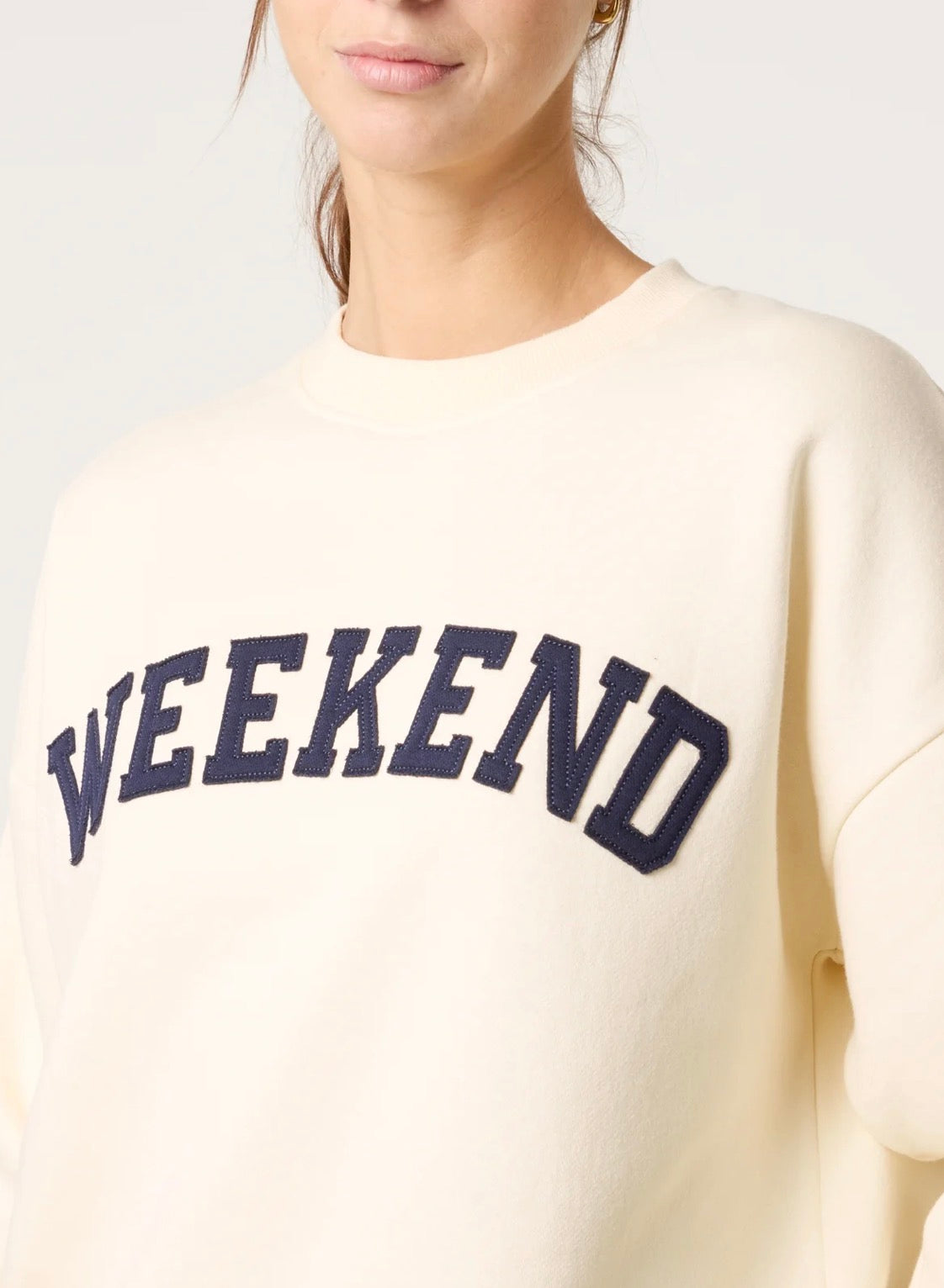 WEEKEND SWEATSHIRT