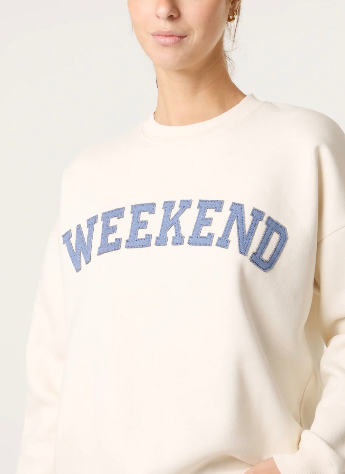 WEEKEND SWEATSHIRT