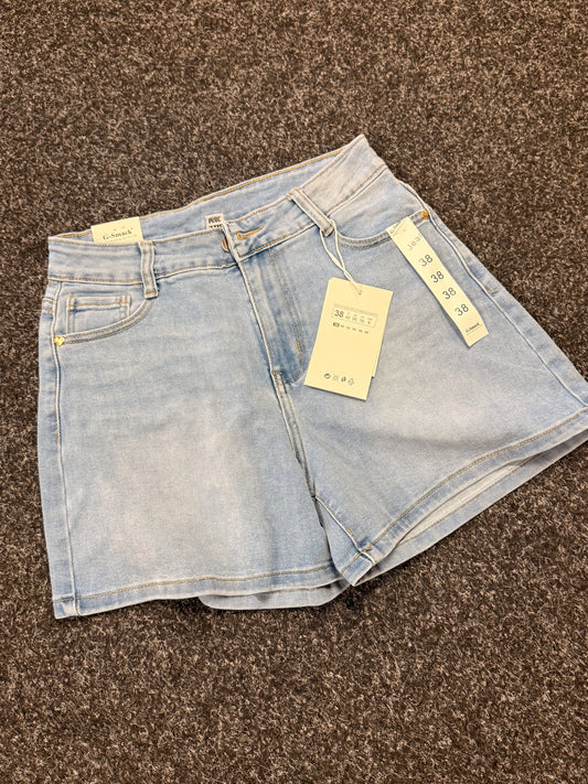 ELIZABETH SHORTS
