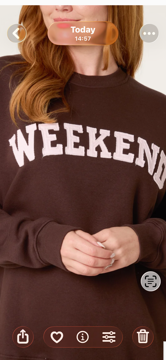 WEEKEND SWEATSHIRT
